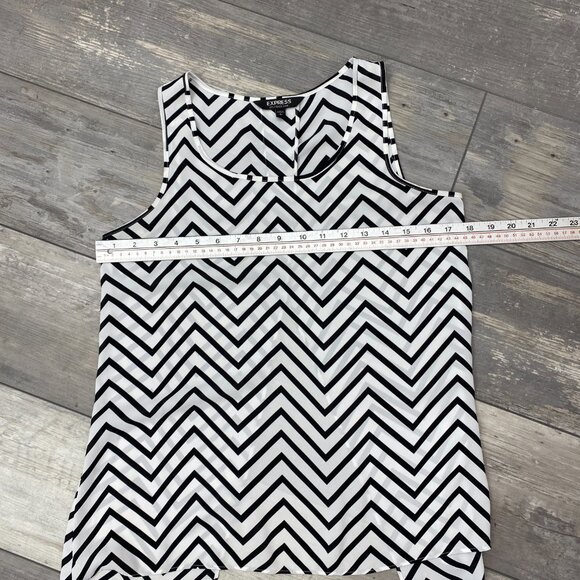 Express Black & White Top Sz. Sm P Sleeveless Diagonal Stripes - Picture 10 of 11